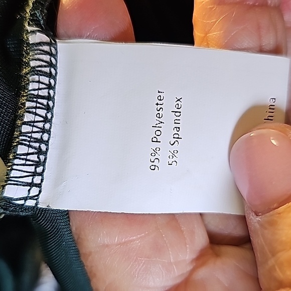 Allegra NWT, green velvet long sleeve top. Size XL. Mesh with hearts in front. - Picture 9 of 10